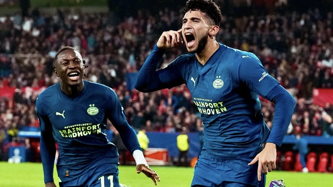 PSV vive gran remontada ante Sevilla pero pierde al Chucky por lesión