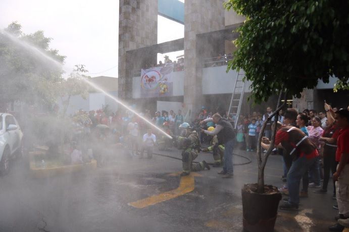 Bomberos en el Civil 06