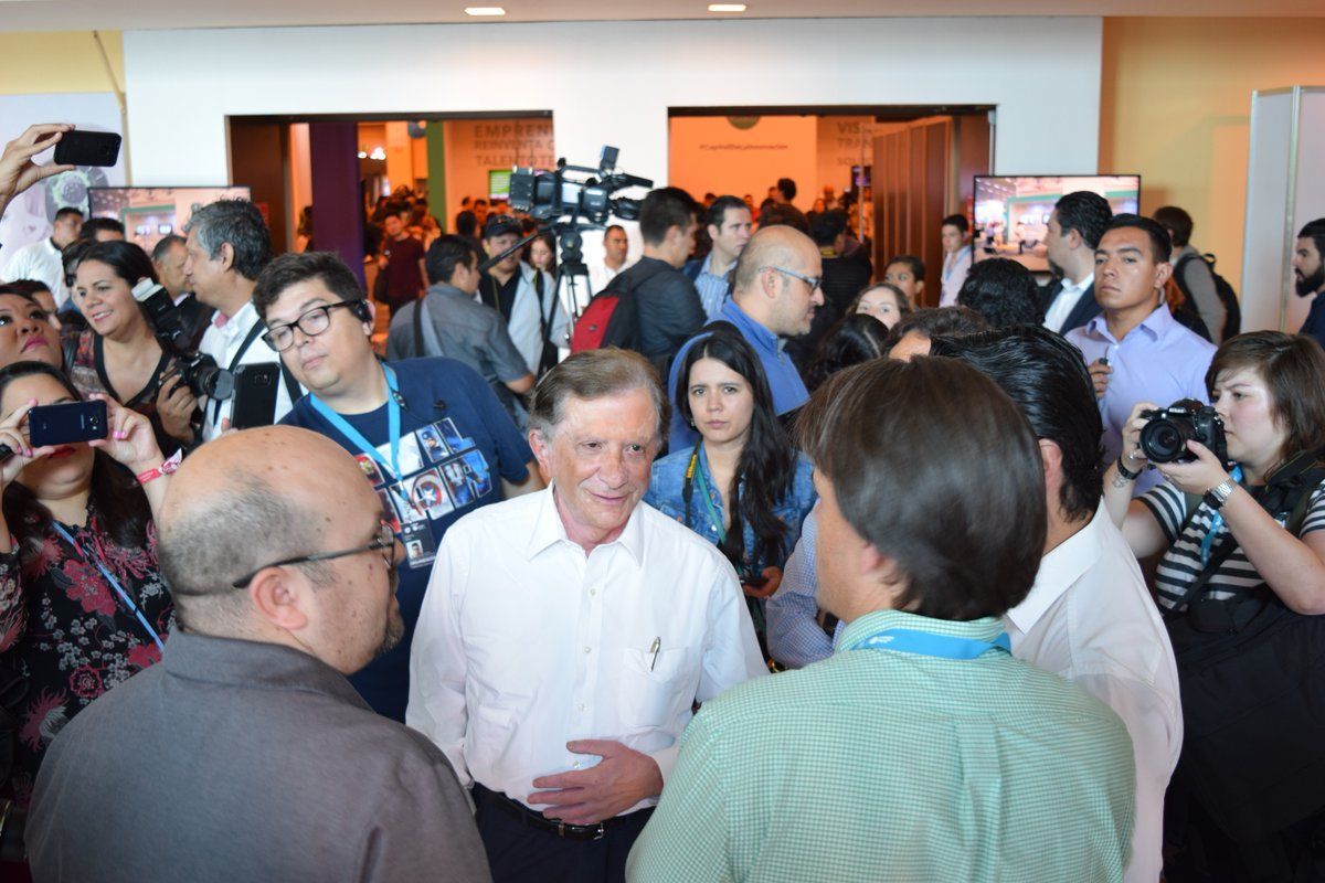 Jaime Reyes también recorrió la Expo Guadalajara.