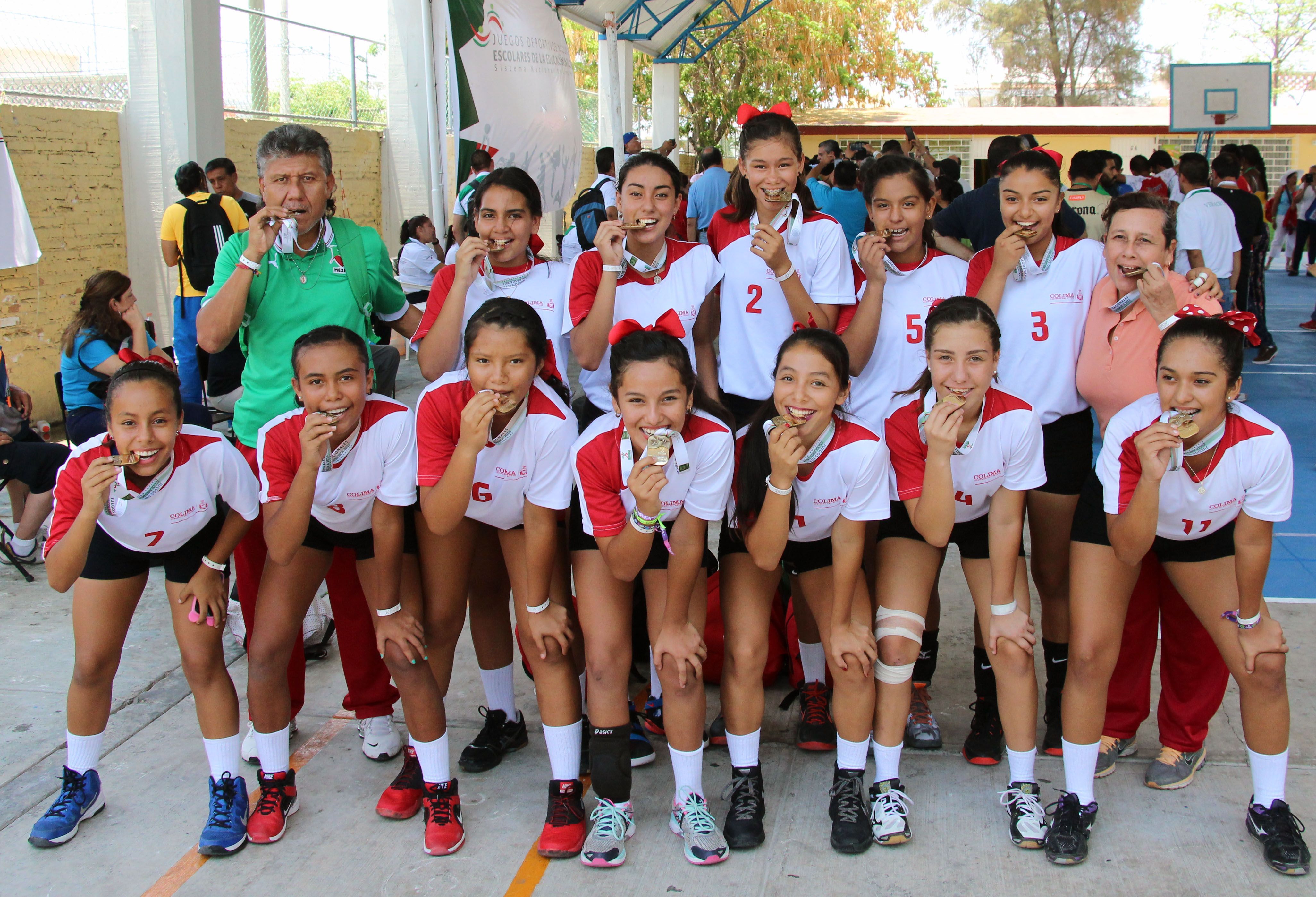 Secundaria Medalla de oro en voleibol (2)