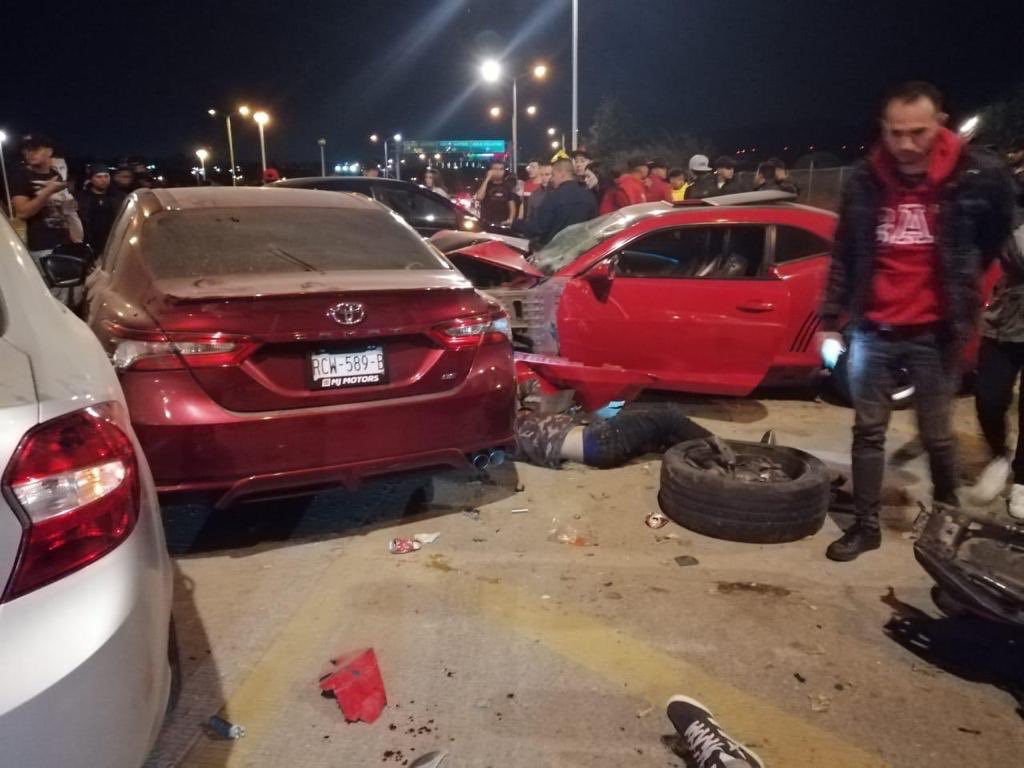 FOTOS: Carrera clandestina de autos deja a un herido en estado crítico