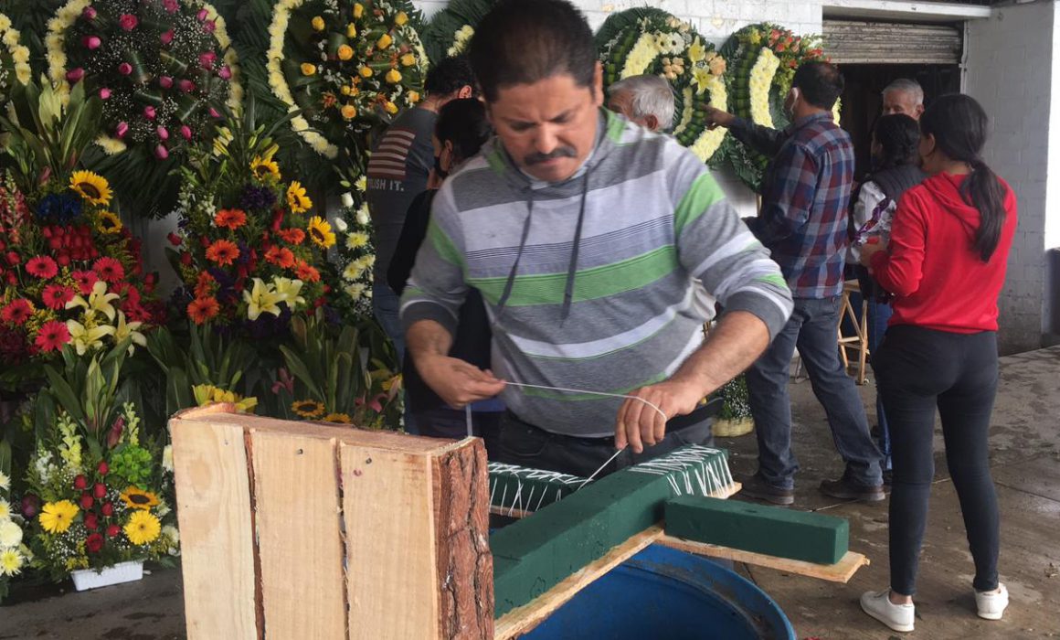 Incrementa la venta de arreglos fúnebres en el Mercado de las Flores