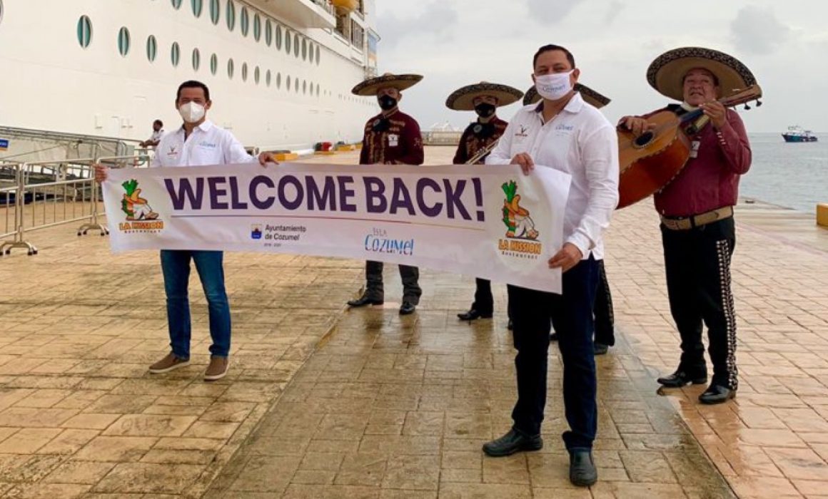 Reciben con mariachi al primer crucero que llega a Cozumel tras pandemia