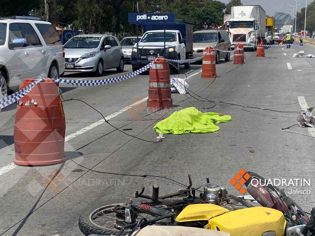 Muere Motociclista Arrollado Por Tráiler; Iba Distraído Con Su Celular