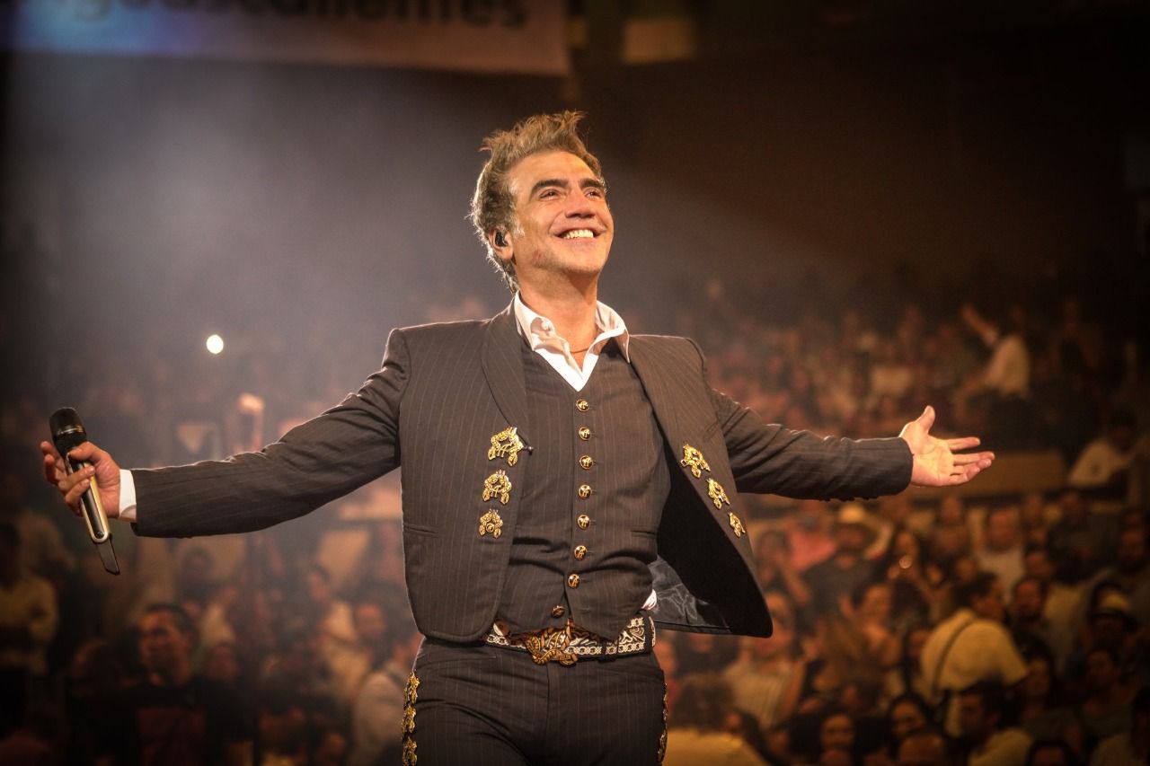 Arranca Alejandro Fernández conciertos en el Telmex
