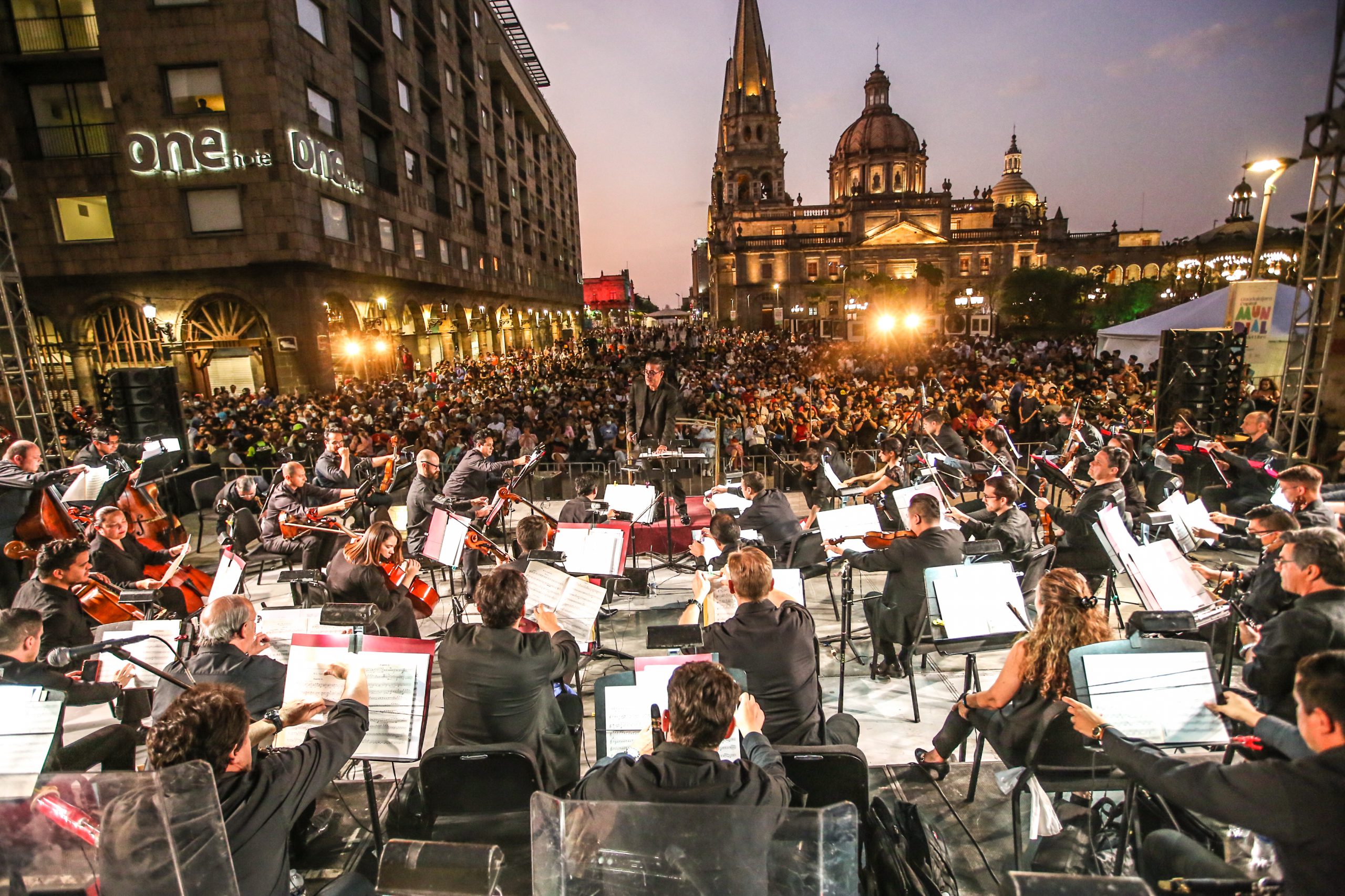 Ofrece Orquesta Filarmónica De Jalisco Concierto Al Aire Libre 2795