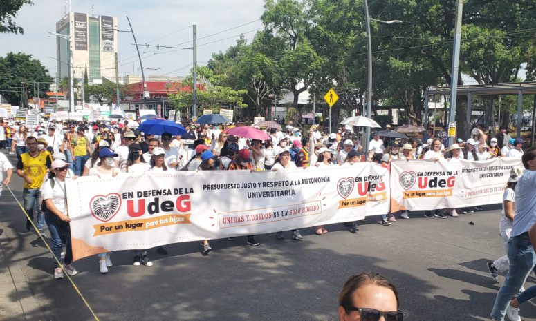 Manifestación de la UdeG convoca a mitad de asistentes esperados
