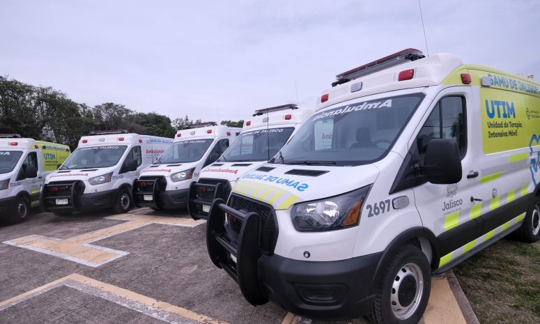 Entregan 35 ambulancias a los municipios del interior del Estado 