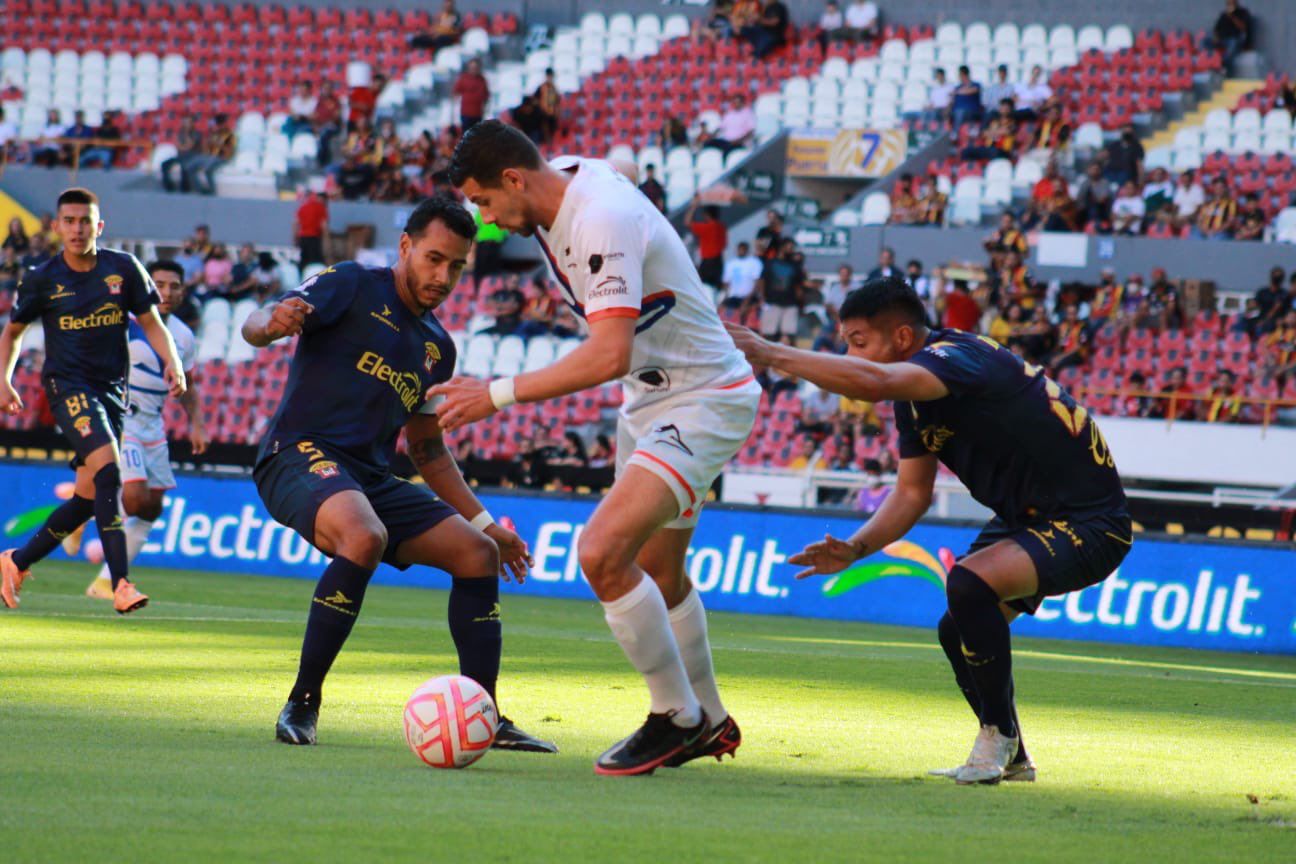 Leones Negros no puede con Correcaminos en el Jalisco