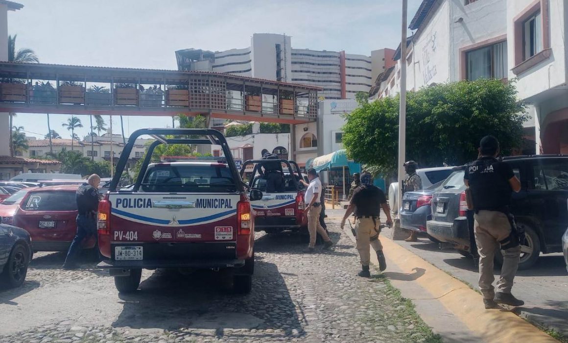 Refuerzan vigilancia en zonas comerciales de Puerto Vallarta