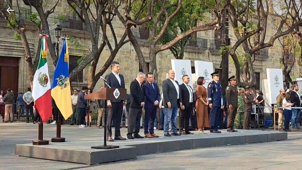 Con escoltas ganadoras, rinden homenaje a la Bandera de México en su ...