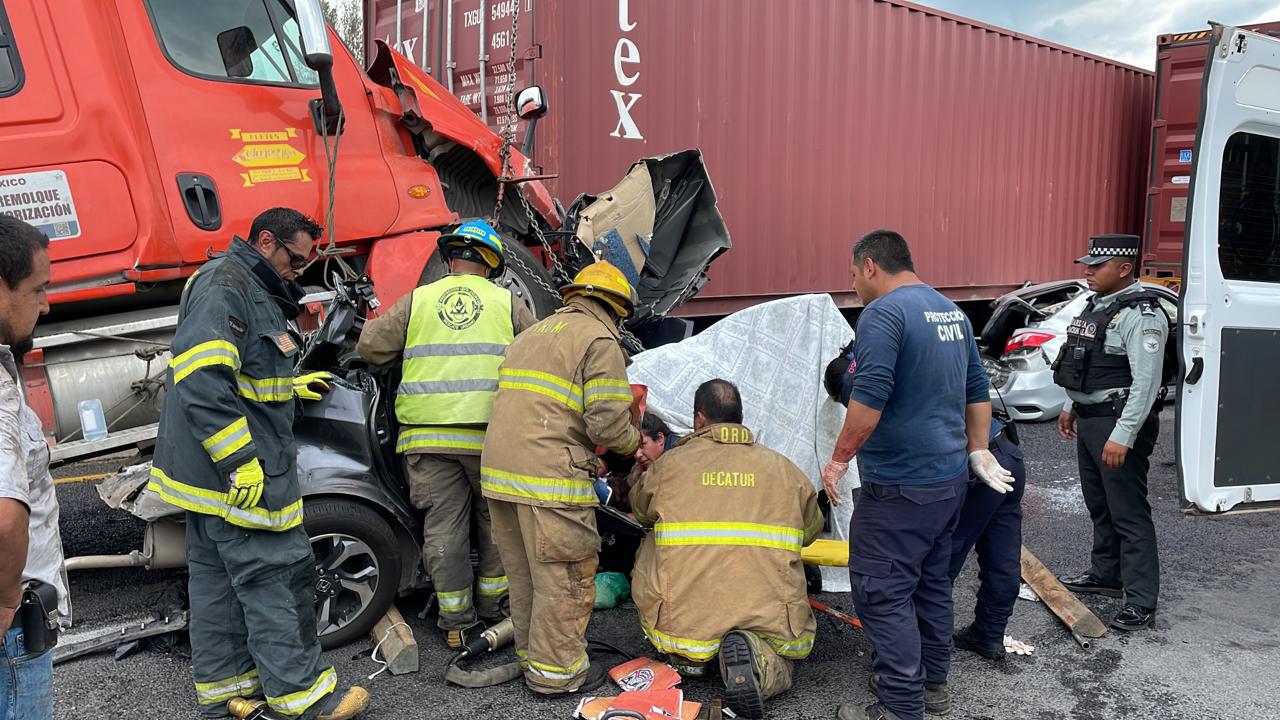 Choque múltiple deja 2 muertos y 5 heridos en Tepatitlán - Quadratin ...