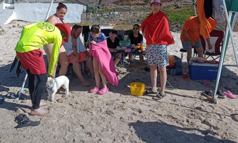 Rescatan a 2 familias de ahogarse en playas de la Riviera Nayarit