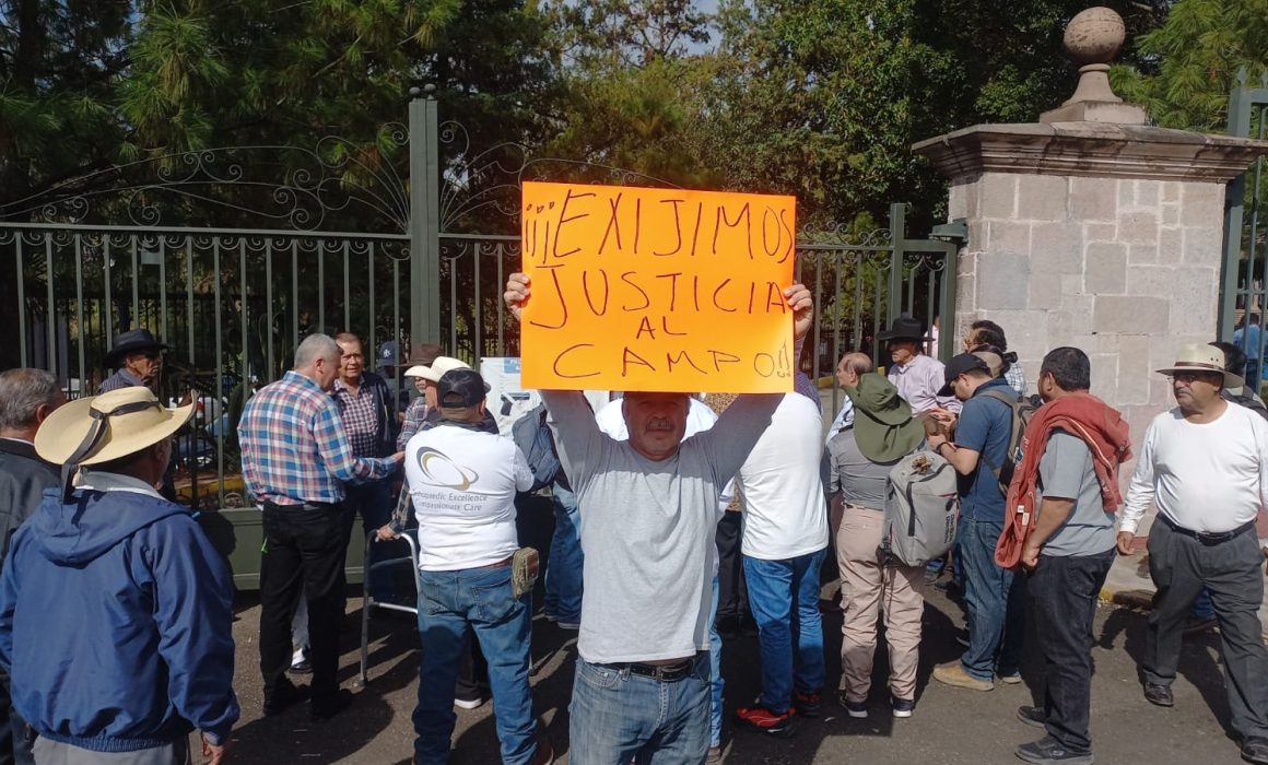 Con protesta, piden productores aumento de precio de garantía del maíz