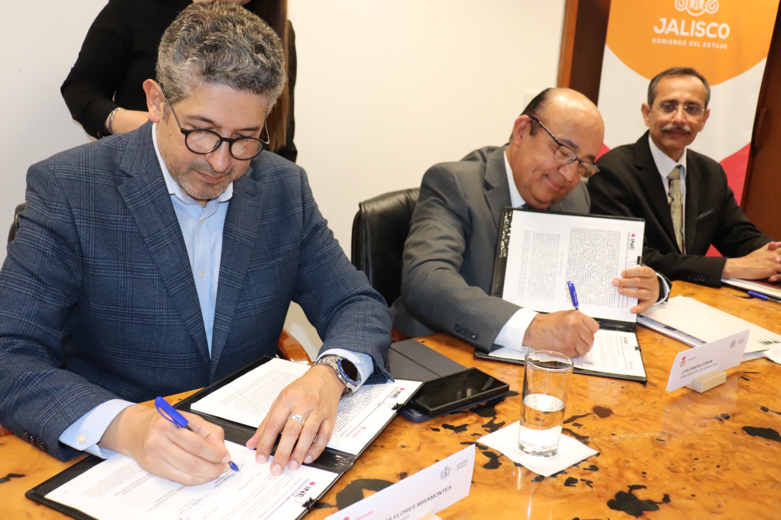 Firman convenio el INE y la SEJ para las elecciones del Poder Judicial ...