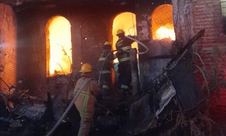 Incendio por acumulación de basura en finca de Tonalá deja un muerto