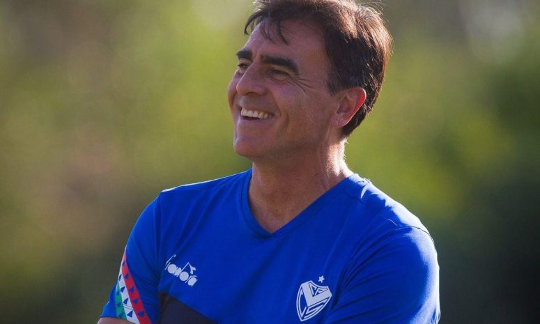 Gustavo Quinteros se une a la lista de candidatos en Chivas