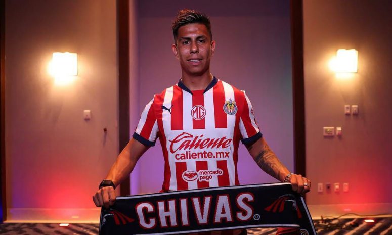 Efraín Álvarez ya es oficialmente el primer  refuerzo de Chivas
