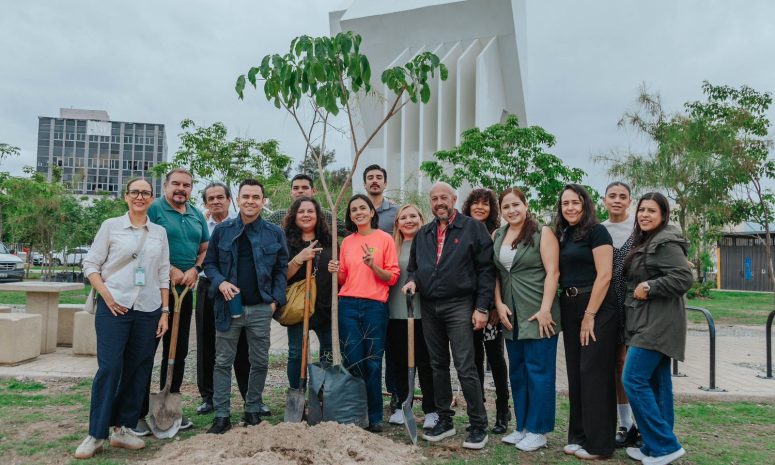 Avanza reforestación en Guadalajara: plantan 200 árboles en La Normal