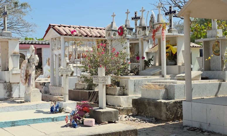 Se terminan espacios para sepultar difuntos en municipios de la Bahía