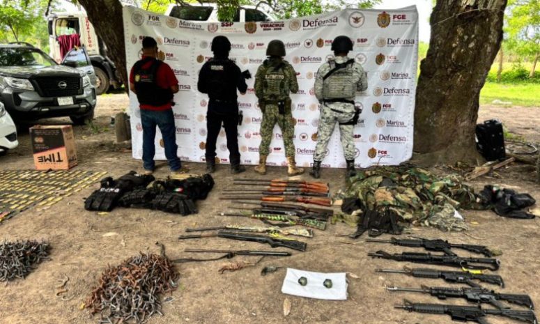 Aseguran armas, granadas y vehículos en Ignacio de la Llave