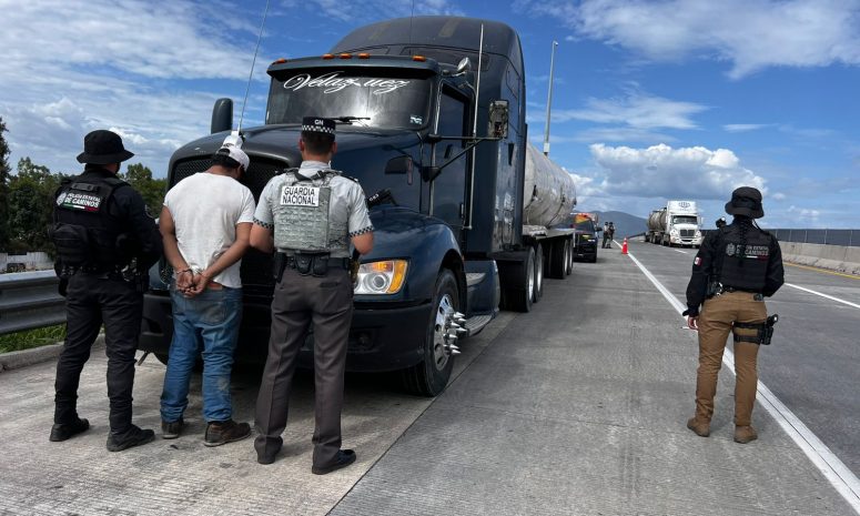 Aseguran 30 mil litros de huachicol en Macrolibramiento Metropolitano