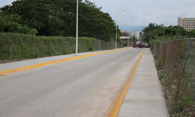 Inauguran pavimentación de calle Paseo de Las Rosas en Villa Las Flores