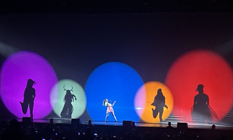 Impacta Lindsey Stirling a los tapatíos con su Night with the Symphony