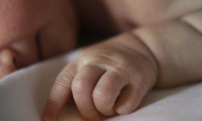 Muere bebé tras parto en casa sin asistencia médica en Australia