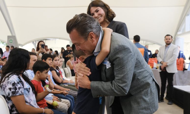 Entregan kits a 600 familias con hijos que viven con diabetes tipo 1