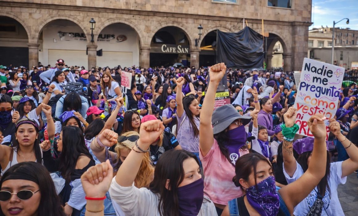 Más de 12 mil participan en marcha separatista por el 8M en Guadalajara ...