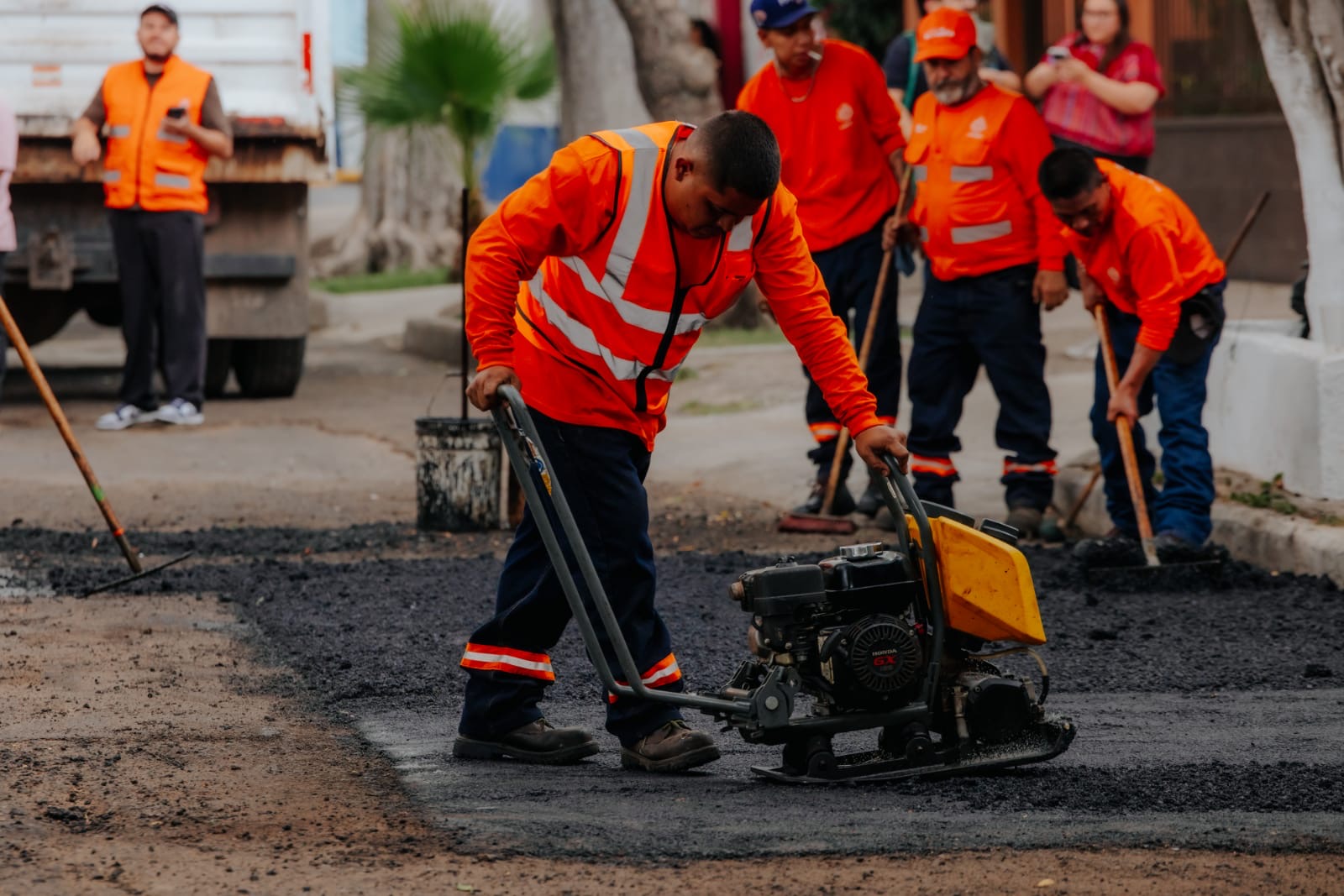 Arranca Guadalajara programa emergente de bacheo con 56.8 mdp ...
