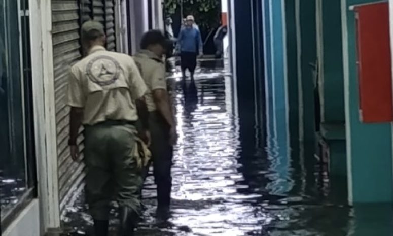 Huracán Polo deja encharcamientos e inundaciones en Puerto Vallarta