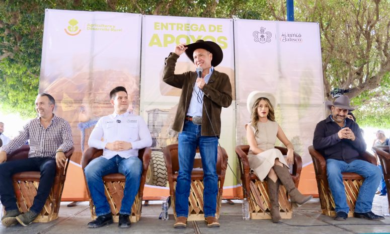 Jalisco entrega 37.7 mdp a productores de 32 municipios