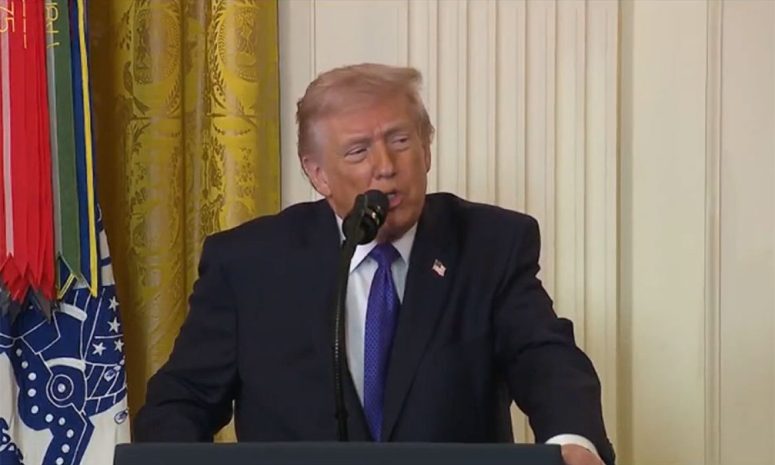 Desmiente Trump al embajador de EU sobre venta de armas a China