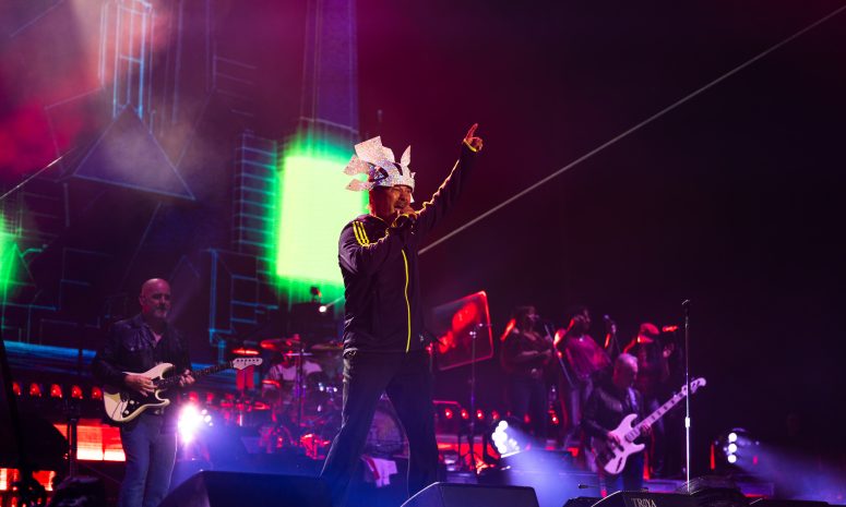 Desata Jamiroquai la locura virtual en la Arena Guadalajara 