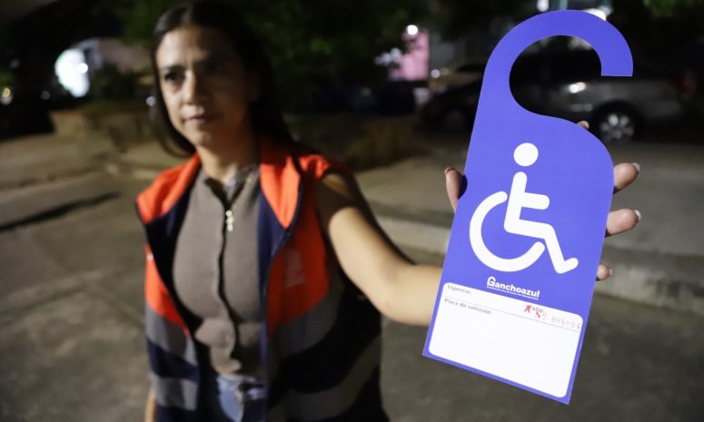 Distribuye Gobierno tapatío 37 mil ganchos azules para lugares preferenciales