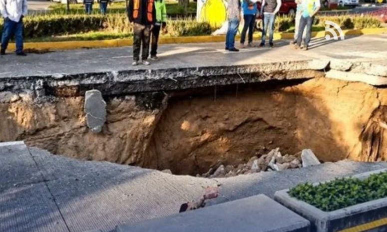 Surge nuevo megasocavón en Ávila Camacho, Zapopan; cierran vialidad