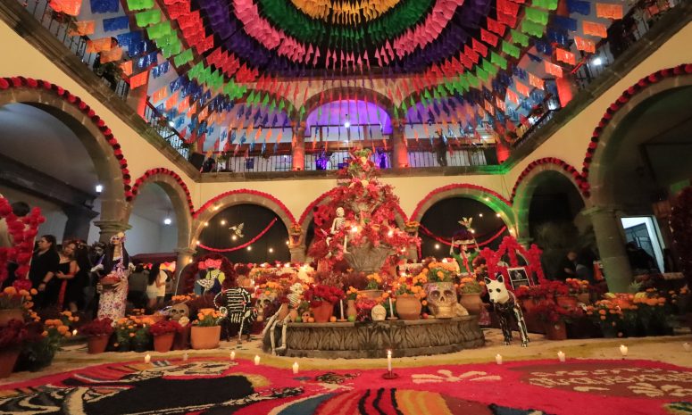 Rinde Tlaquepaque tributo a su legado artesanal con altar de muertos