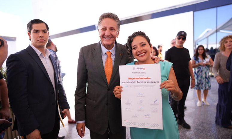 Reconoce Zapopan a Ana Lucía Torres con la Presea al Mérito Magisterial