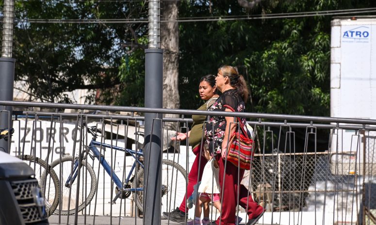 Mujeres realizan 66% de viajes de cuidado en la metrópoli: Imeplan