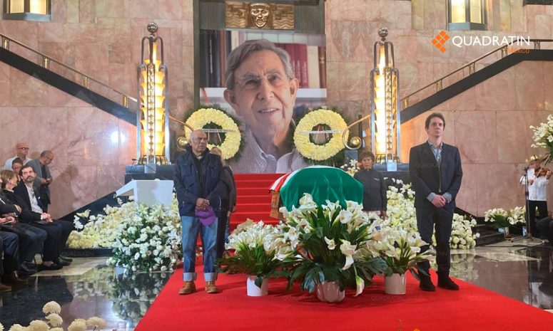 Dedican cerca de una hora de fila para despedir a Cuauhtémoc Cárdenas
