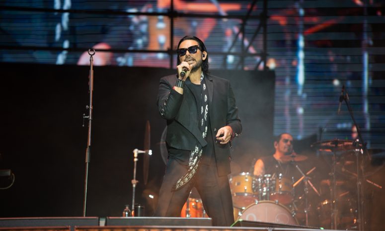 Caloncho y Beto Cuevas llenan de pop y rock a Fiestas de Octubre