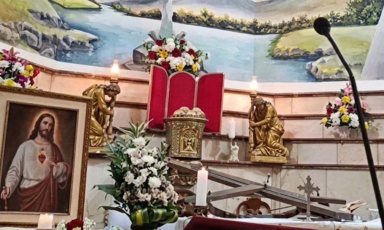 Muere sacerdote tras desplomarse una cruz durante misa en Ecuador