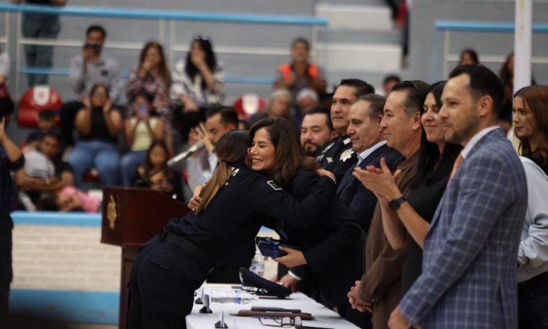 Reconoce Vero Delgadillo a 451 policías de Guadalajara con medallas