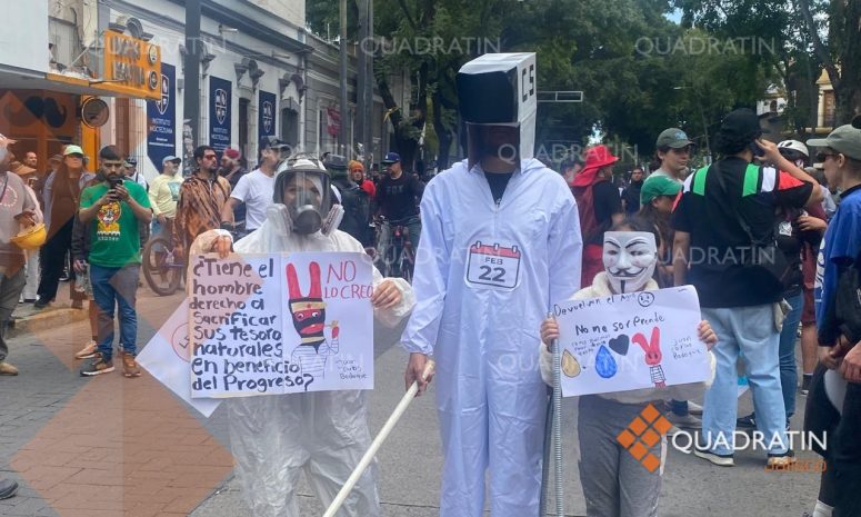 Sin enfrentamientos con policías, miles marcharon para exigir agua limpia