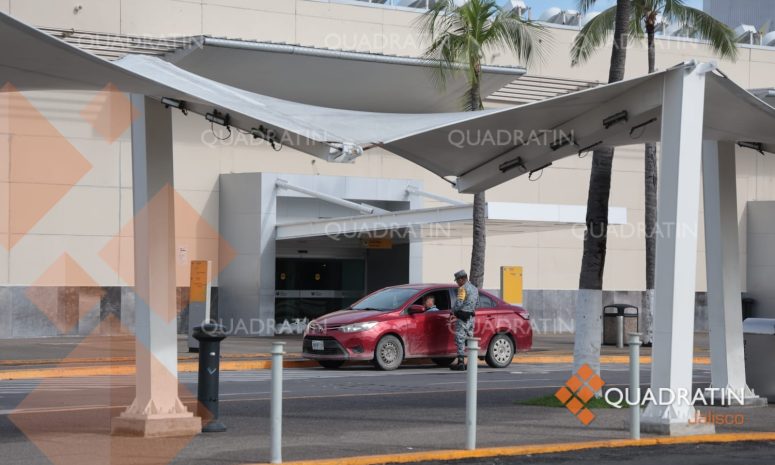 Aeropuerto de Vallarta reinicia gradualmente operaciones tras Simón