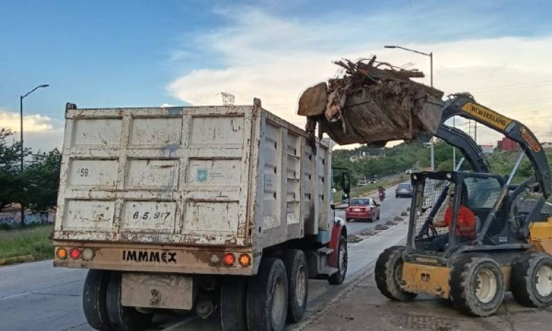 Retiran casi 5 mil toneladas de basura de canales y pasos a desnivel en GDL