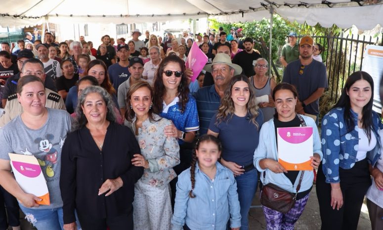 Entregan apoyos a familias y comerciantes afectados en Zapotlanejo