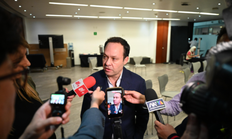 Confrontación PRI-MC denigra al Congreso: Clemente Castañeda